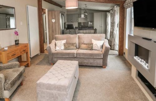Dunning Maison | Avonal Lodge 24