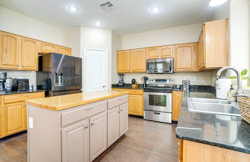 Crystal Gardens Maison | Avondale Abode: Pool, Lake Views & On-Site Fishing