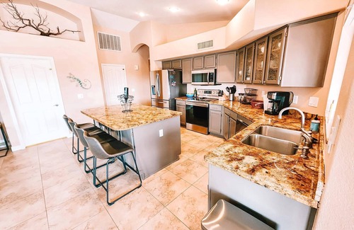 Avondale Maison | Avondale Pool Amazing Backyard Perfect for working crews and mid term stays