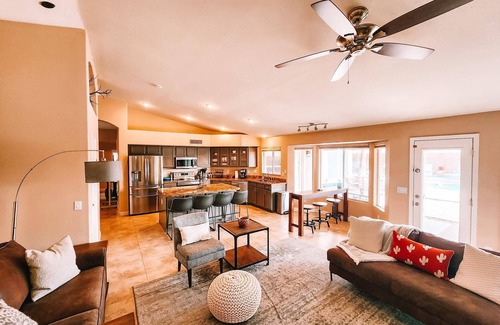 Avondale Maison | Avondale Pool Amazing Backyard Perfect for working crews and mid term stays