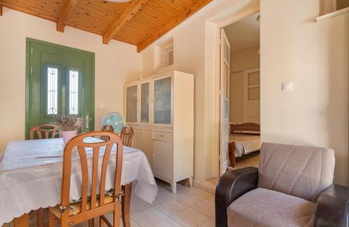 Mantzavinata Maison | Avra
