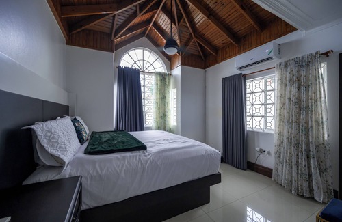 West Gate Hills Maison | Awaii Jamaica