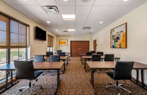 Broomfield Maison | Award Winner New Broom field room near 1stBank Center