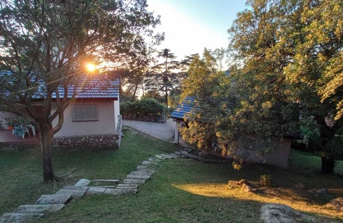 Yocsina Cabine | Lejos del ruido, inmerso en la calma, cerca de lo lindo. Cabaña y vista al lago.
