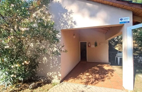 Yocsina Cabine | Lejos del ruido, inmerso en la calma, cerca de lo lindo. Cabaña y vista al lago.