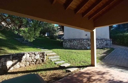Yocsina Cabine | Lejos del ruido, inmerso en la calma, cerca de lo lindo. Cabaña y vista al lago.