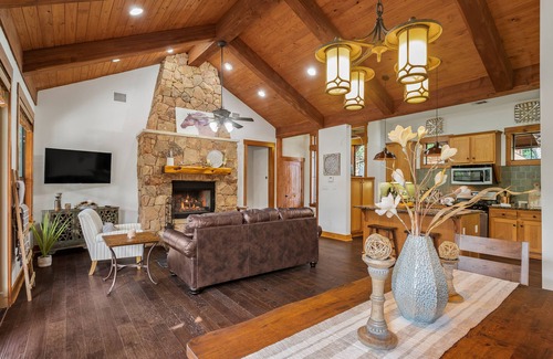 Leander Cottage | Chalet rustique génial 3BR / 3BA au Hollows Resort, Beach Club, Marina