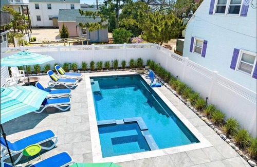 Surf City Maison | Awesome 5 bed, 5 bath, heated pool - short walk to the beach!