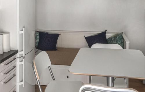Innerstaden Appartement | Awesome Apartment In Visby With Kitchen