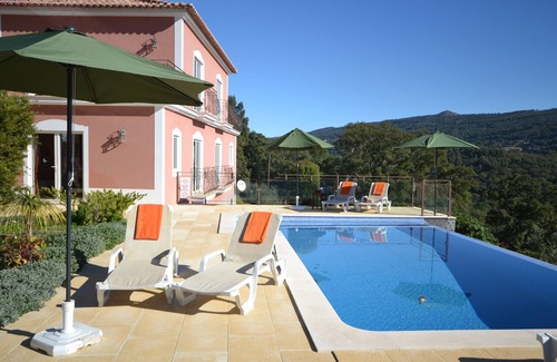 Monchique Villa | Vues côtières impressionnantes, piscine à débordement et un espace barbecue, Villa familiale privée, Wifi gratuit