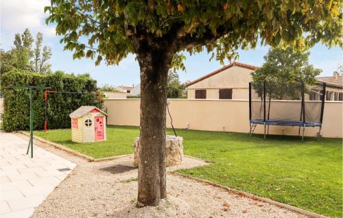Saint-Just-la-Pendue Maison | Awesome Home In Pierrelatte With Wifi