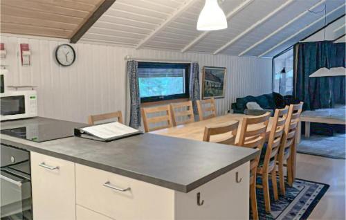 Ronninge Maison | Awesome Home In Annerstad With Sauna