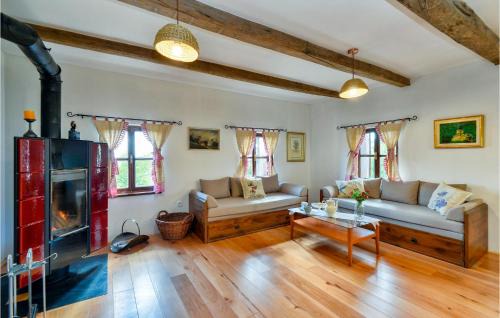 Breznicki Hum Maison | Awesome Home In Breznicki Hum