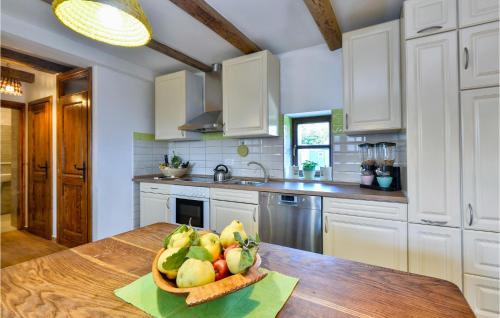 Breznicki Hum Maison | Awesome Home In Breznicki Hum