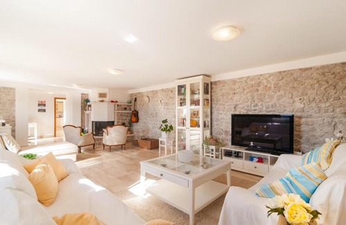 Cista Provo Maison | Beautiful home in Cista Provo with 5 Bedrooms, WiFi and Private swimming pool