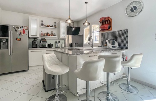 Connaux Maison | Awesome home in Connaux