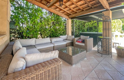 Connaux Maison | Awesome home in Connaux