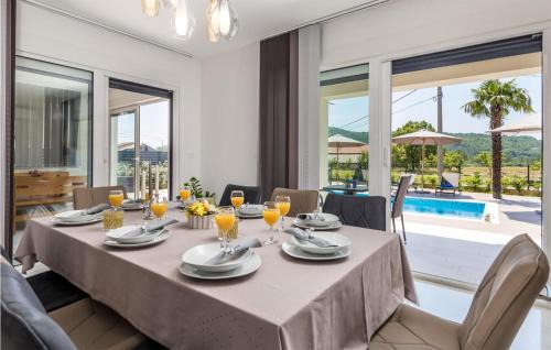 Sarsoni Maison | Awesome Home In Drazice With Wifi