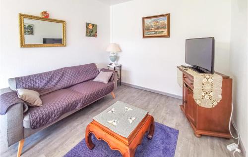 Selles-Saint-Denis Maison | Awesome Home In Selles-Saint-Denis