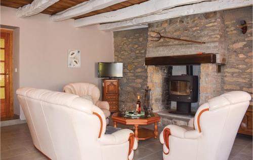 Le Cambout Maison | Awesome Home In Le Cambout With Wifi