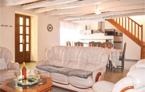 Le Cambout Maison | Awesome Home In Le Cambout With Wifi
