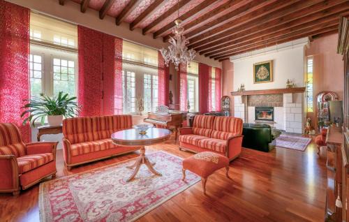 Lencloitre Maison | Awesome Home In Lencloître