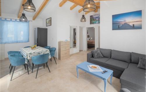 Rapavel Maison | Awesome Home In Malisi With Kitchen