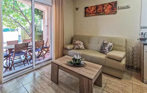 Miami Platja Maison | Awesome Home In Miami Playa With Wifi