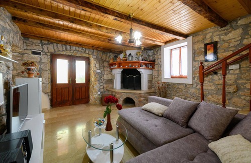 Nedescina Maison | Belle maison de 3 chambres à Nedescina