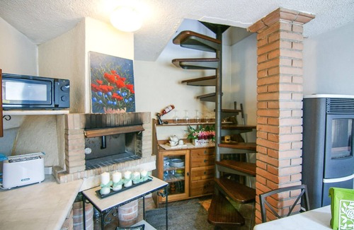 Querceta Maison | Awesome home in Querceta with WiFi