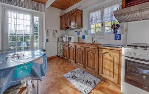 Saint-Tugdual Maison | Awesome Home In Saint-Tugdual With Wifi