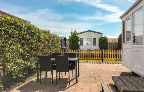 Stavenisse Maison | Awesome Home In Stavenisse With Kitchen