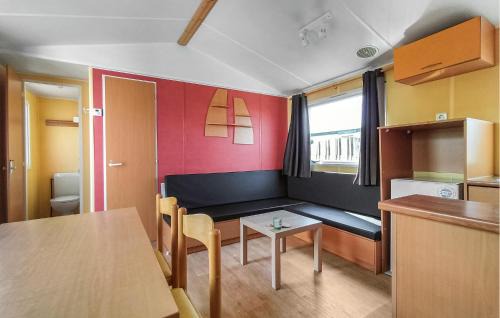 Stavenisse Maison | Awesome Home In Stavenisse With Kitchen