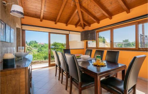 Sumber Maison | Awesome Home In Sumber