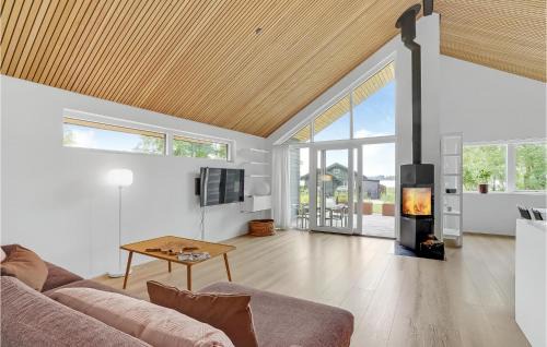 Sunds Maison | Awesome Home In Sunds With Lake View