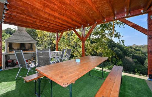 Vinica Maison | Awesome Home In Vinica Breg With Wifi