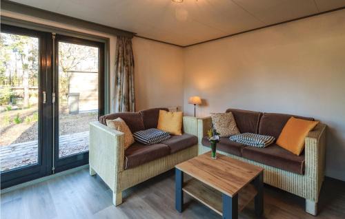 Knikkerdorp Maison | Awesome Home In Well With Kitchen