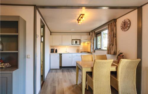 Knikkerdorp Maison | Awesome Home In Well With Kitchen