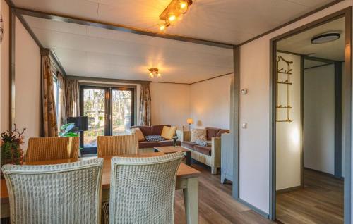 Knikkerdorp Maison | Awesome Home In Well With Kitchen