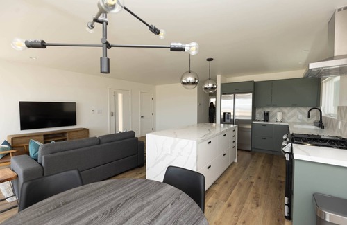 Peninsula Maison | Modern Oceanfront Retreat with Expansive Ocean Views w/Parking Long Beach Peninsula/Belmont