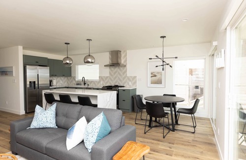 Peninsula Maison | Modern Oceanfront Retreat with Expansive Ocean Views w/Parking Long Beach Peninsula/Belmont