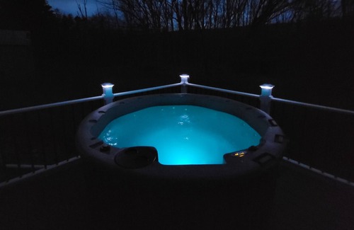 Swengel Maison | Awesome outdoor hot tub! Great discounts for longer stays!