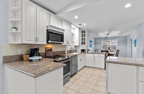 Wilmington Maison | Awesome Pool, Hot Tub & Amazing Arcade! No cleaning fee! 4 BD Paradise