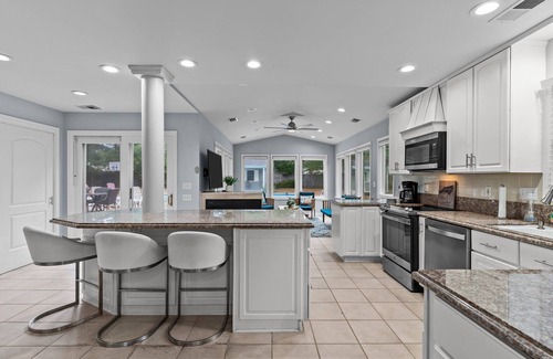 Wilmington Maison | Awesome Pool, Hot Tub & Amazing Arcade! No cleaning fee! 4 BD Paradise