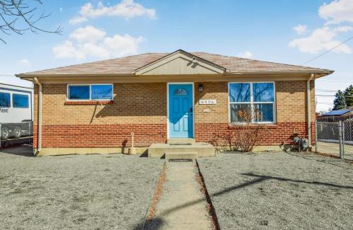 Twin Lakes Maison | Awesome Two Bedroom Family Upper Unit in Denver