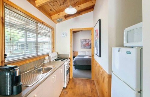 Halls Gap Maison | Awonga Cottages - Banksia 1Br