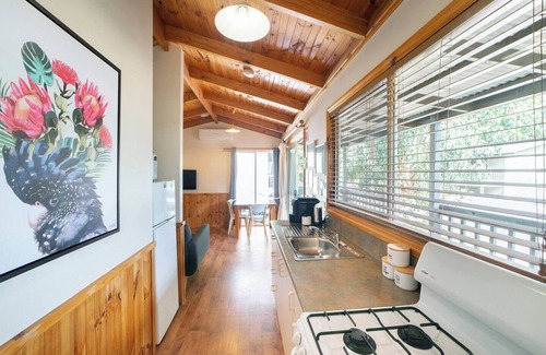 Halls Gap Maison | Awonga Cottages - Banksia 1Br
