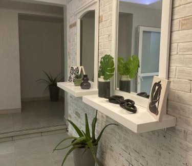 Zona 13 Hôtel | Ayari Bed & Breakfast