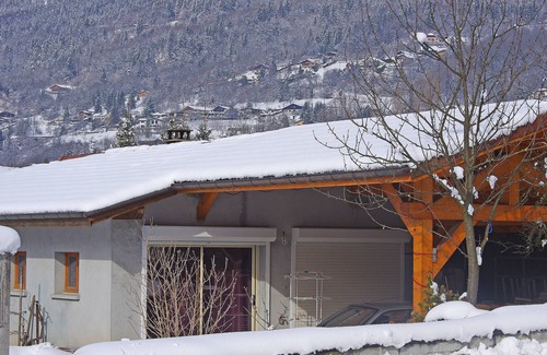 Ayse Maison | Ayse: Maison avec jardin entre Annecy Genève et Chamonix ' La Casetta '