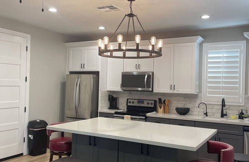 Gilbert Maison | AZ GO Rentals: 2022 built, 2bd/1ba, 1k sqft, Pickleball Court! DETACHED!